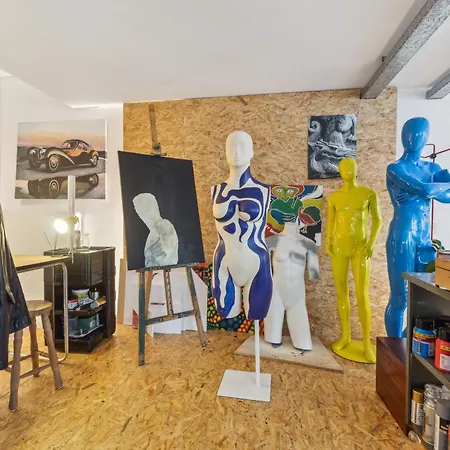 Cosy Art Near Station With Bikes And Garden