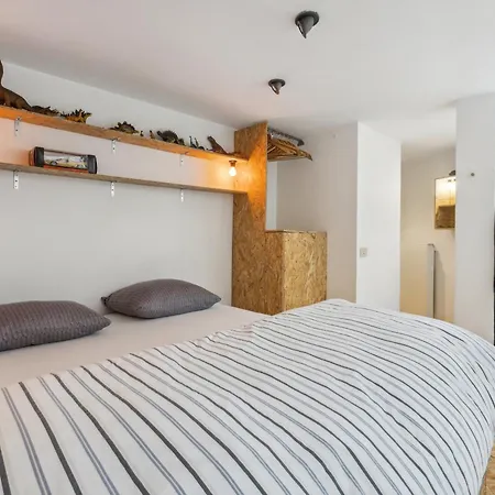 Apartment Cosy Art Near Station With Bikes And Garden Gent