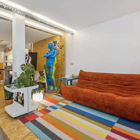 Apartment Cosy Art Near Station With Bikes And Garden
